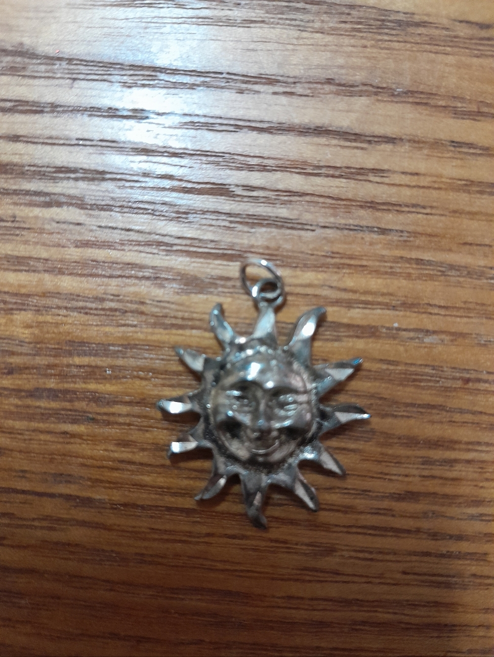 Source Unknown Silver Tone Sun Brooch Size:OS